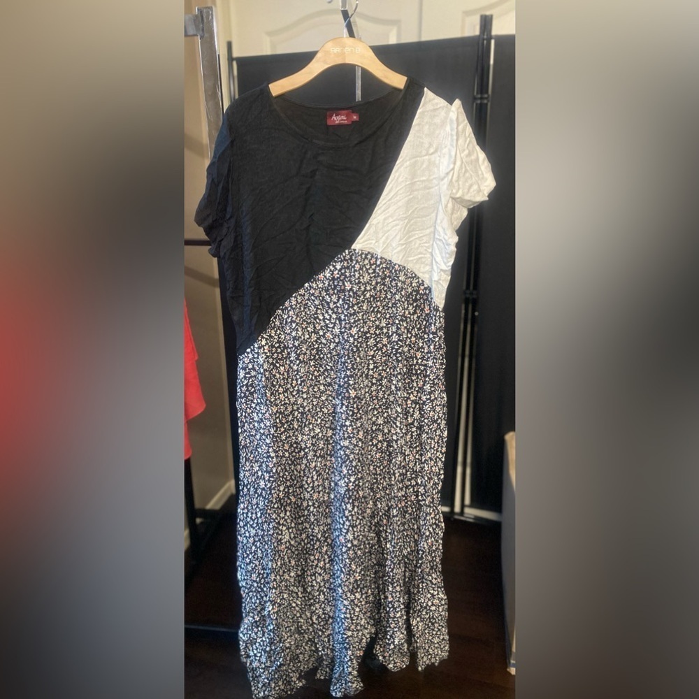 ‼️Black and White Floral dress‼️